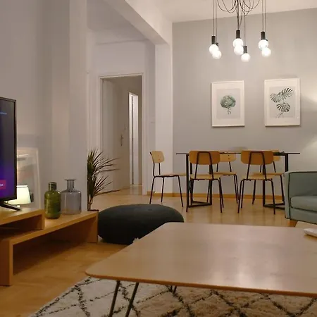 Flat Near Acropolis Hill Apartment *
